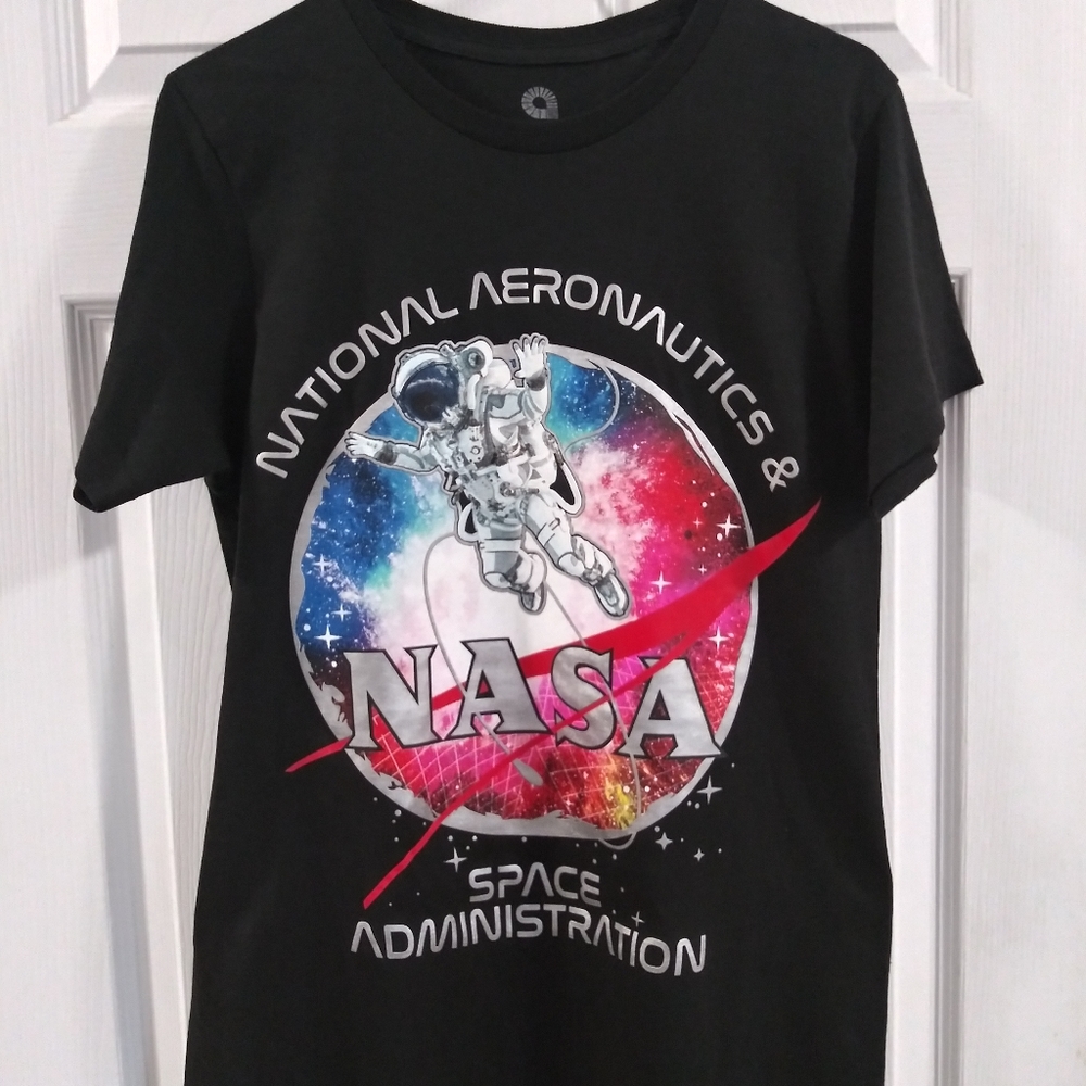 🆕(NWOT) NASA Space Administration T-Shirt
